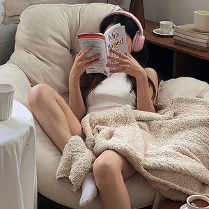 疯狂添女人下面69互添
